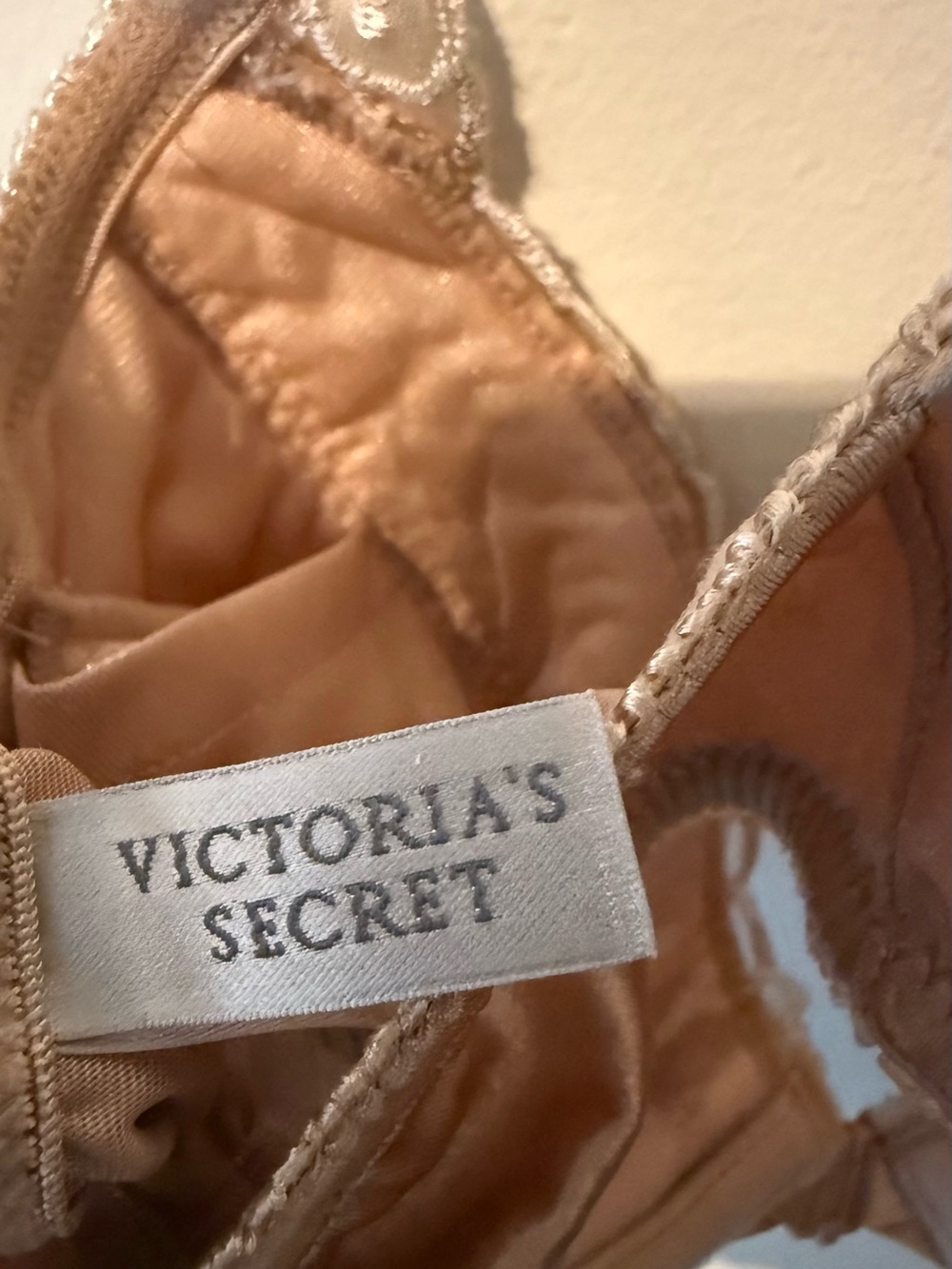 Victoria's Secret Nude Embroidered T-Back Padded Underwire Bra - Picture 10 of 13